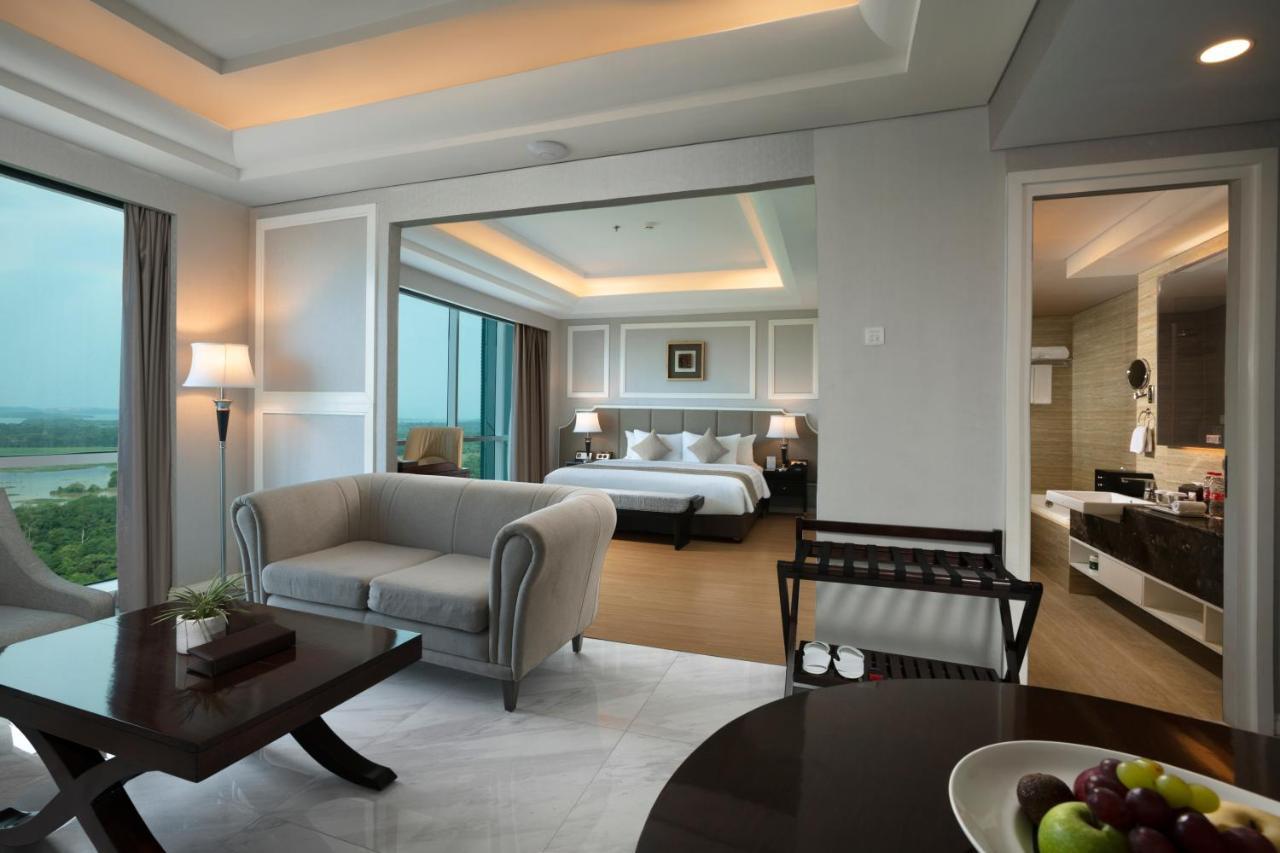 Готель Wyndham Panbil Batam Екстер'єр фото