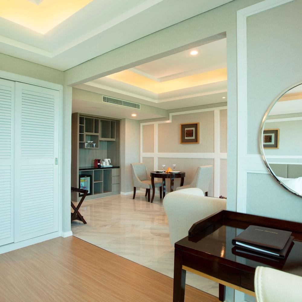 Готель Wyndham Panbil Batam Екстер'єр фото