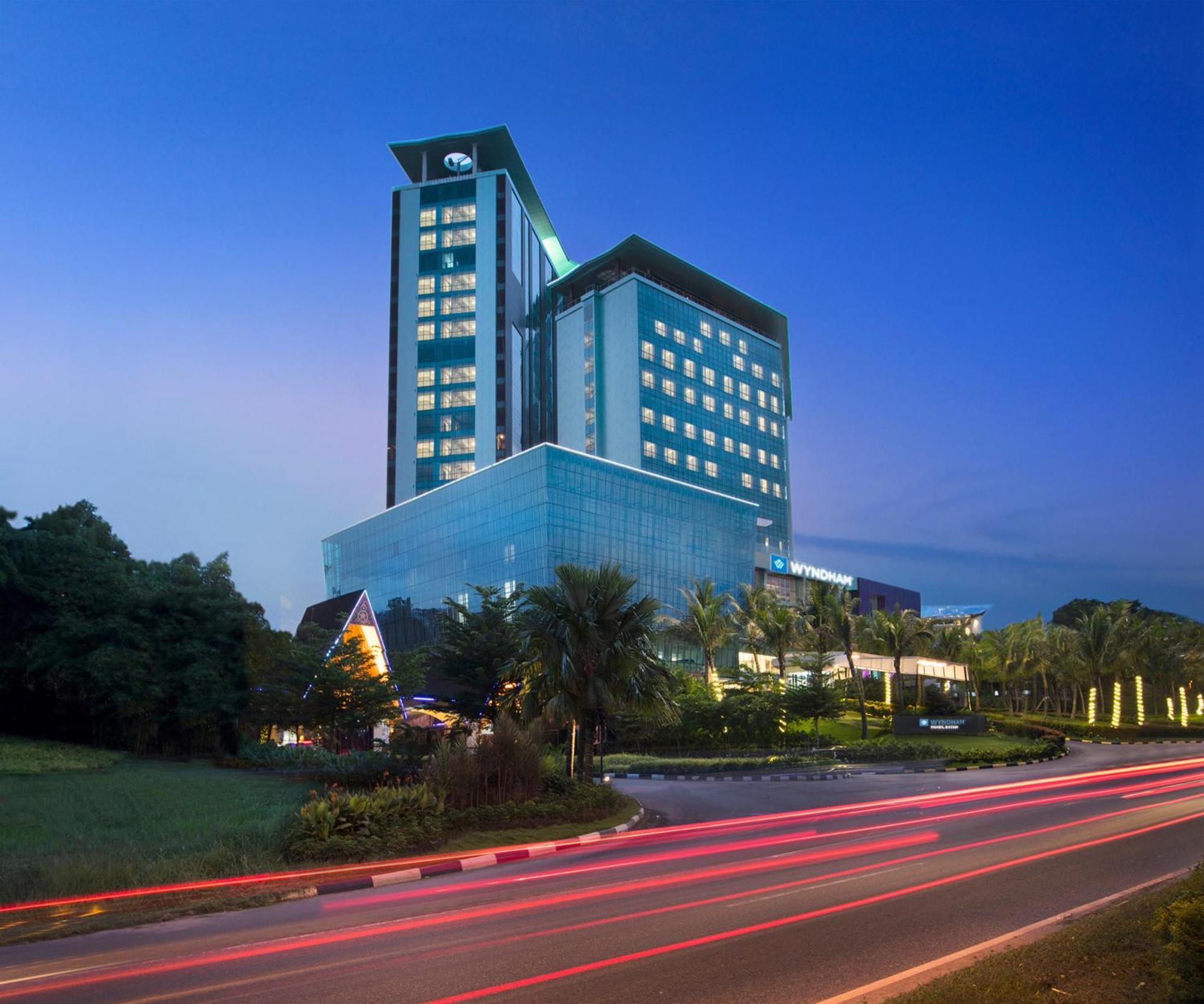 Готель Wyndham Panbil Batam Екстер'єр фото